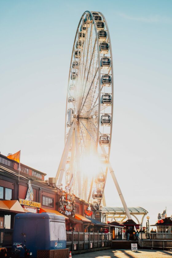The Seattle Ferris Wheel at sunset phot by Vincent Camacho